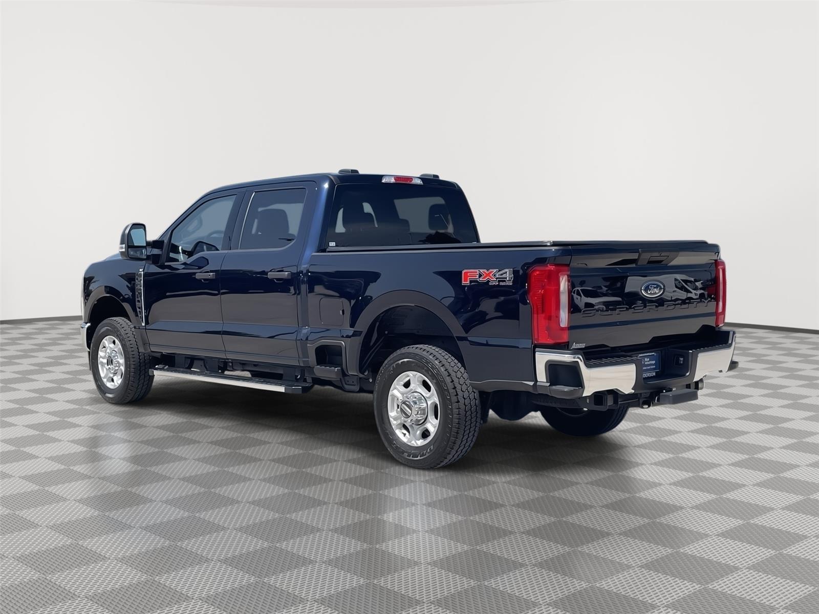Vehicle photo 9