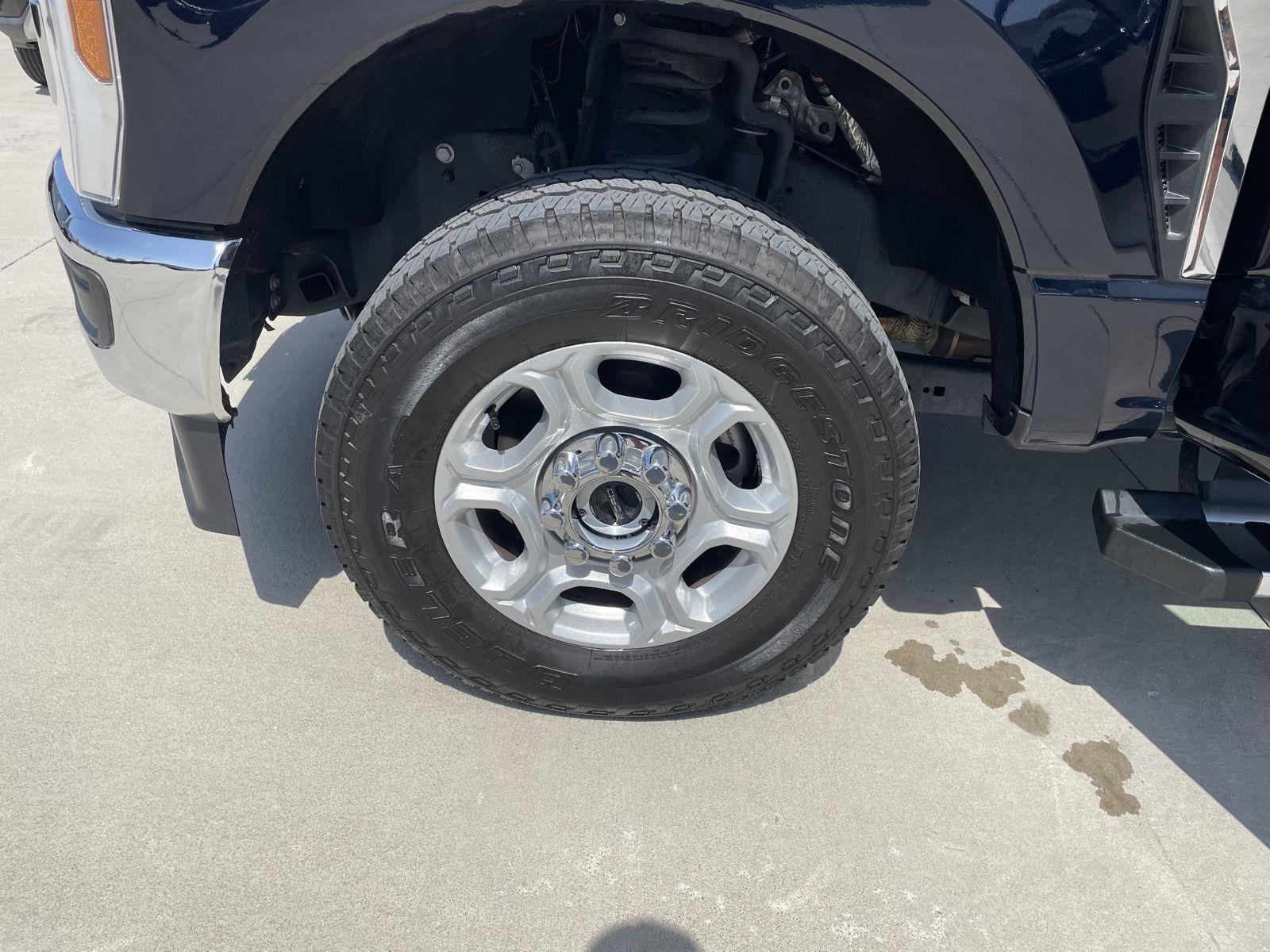 Vehicle photo 10