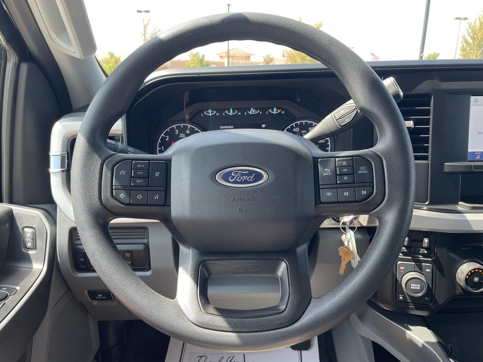 Vehicle photo 12