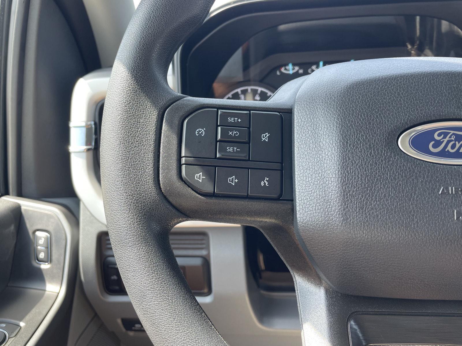 Vehicle photo 13