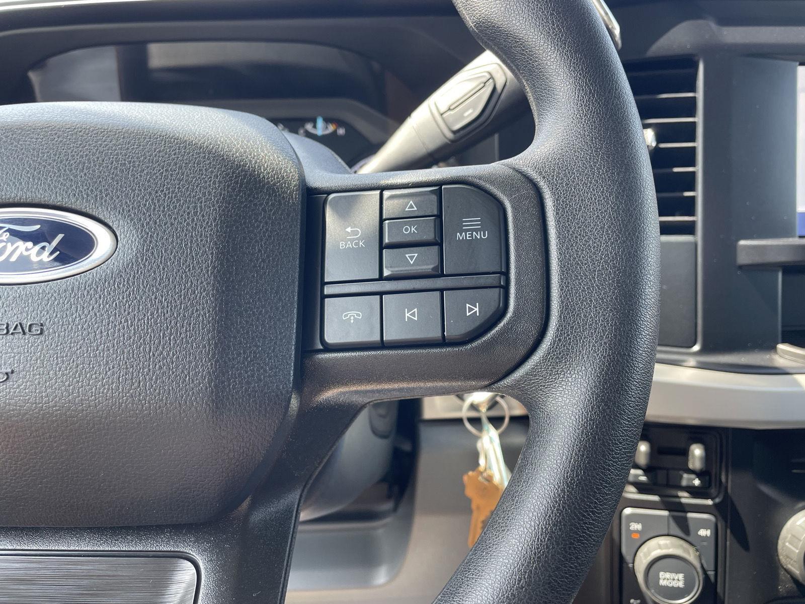 Vehicle photo 14
