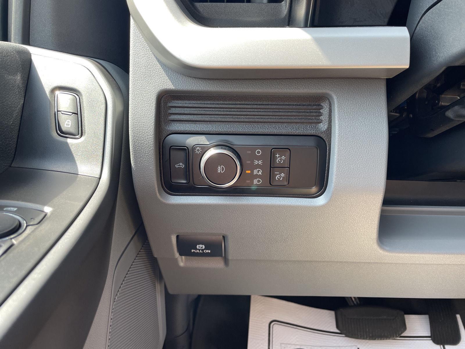 Vehicle photo 16