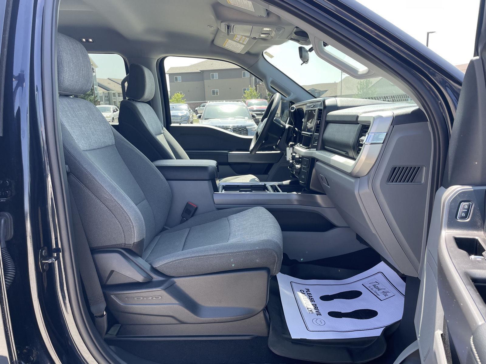 Vehicle photo 19