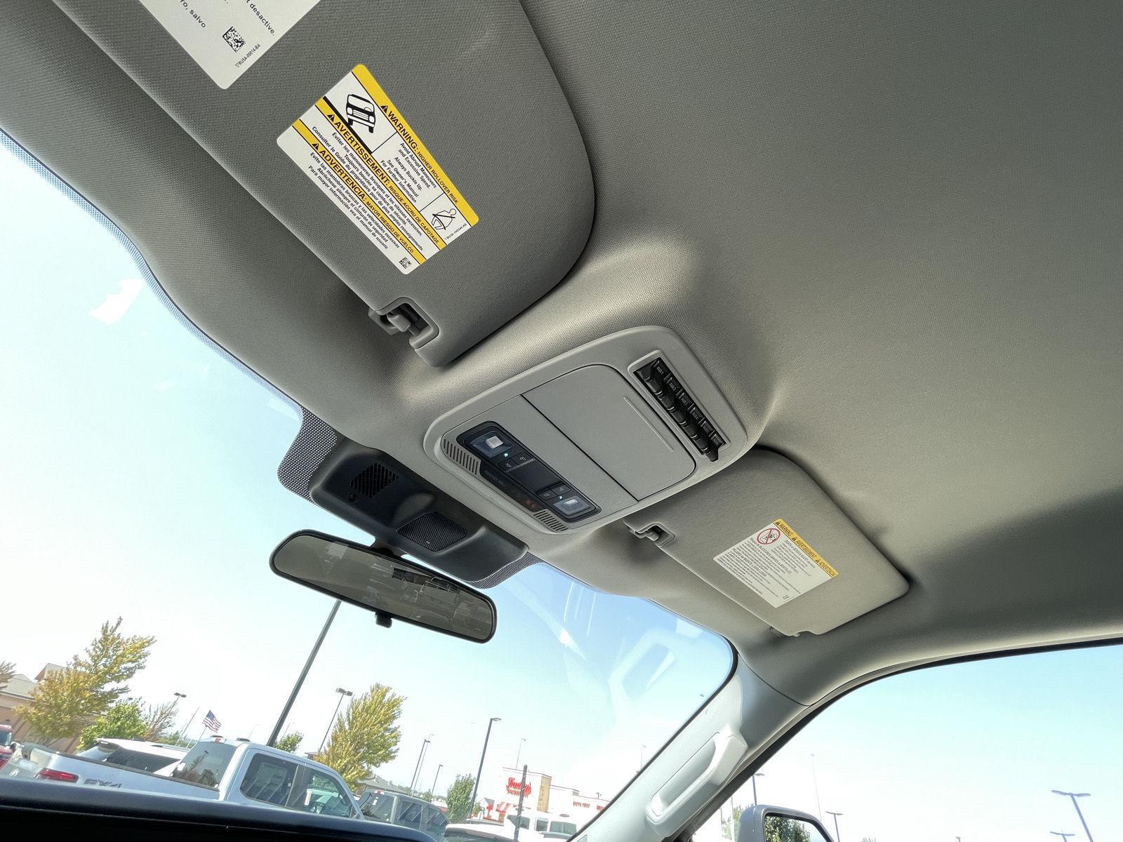 Vehicle photo 21