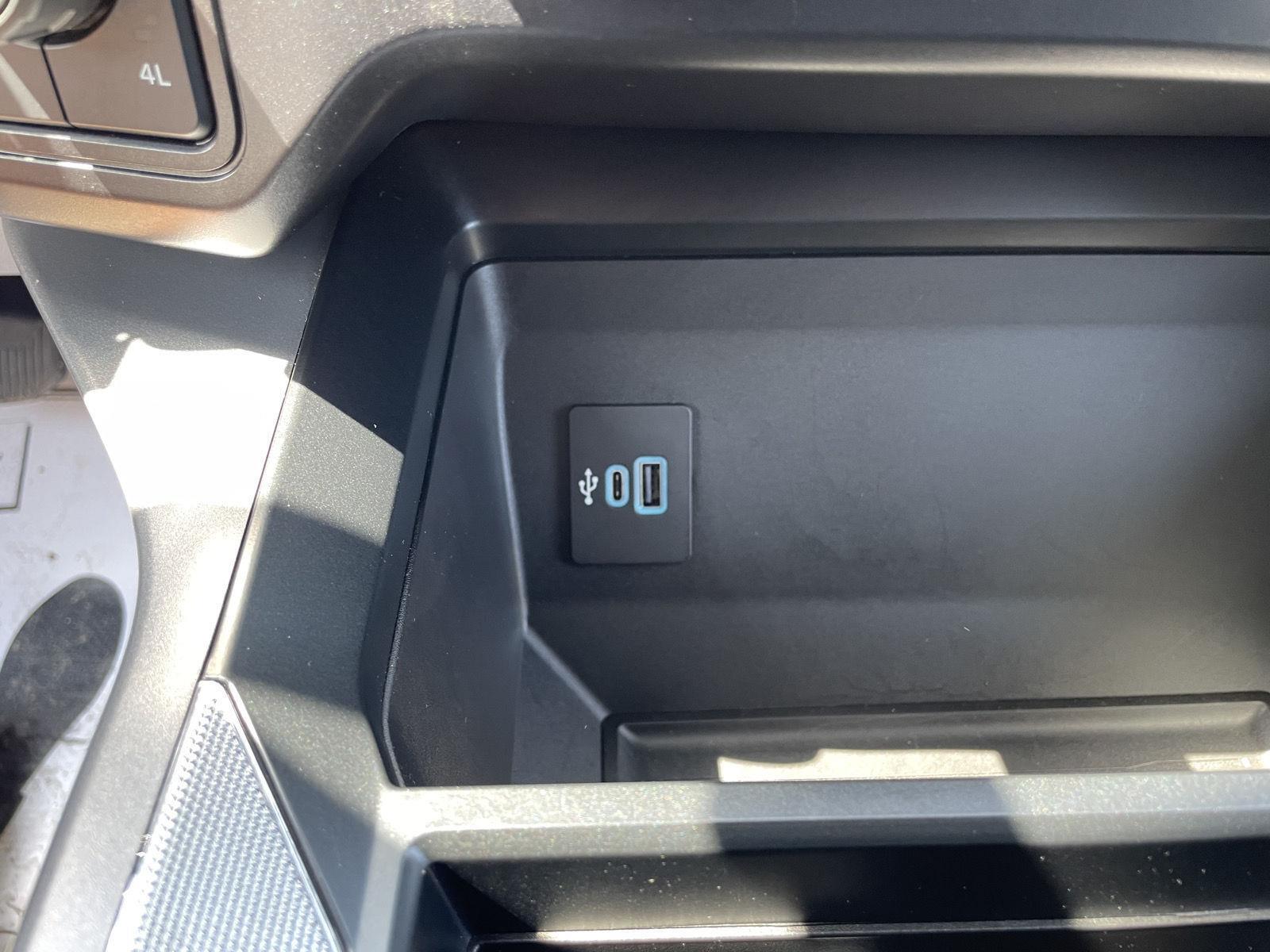 Vehicle photo 26