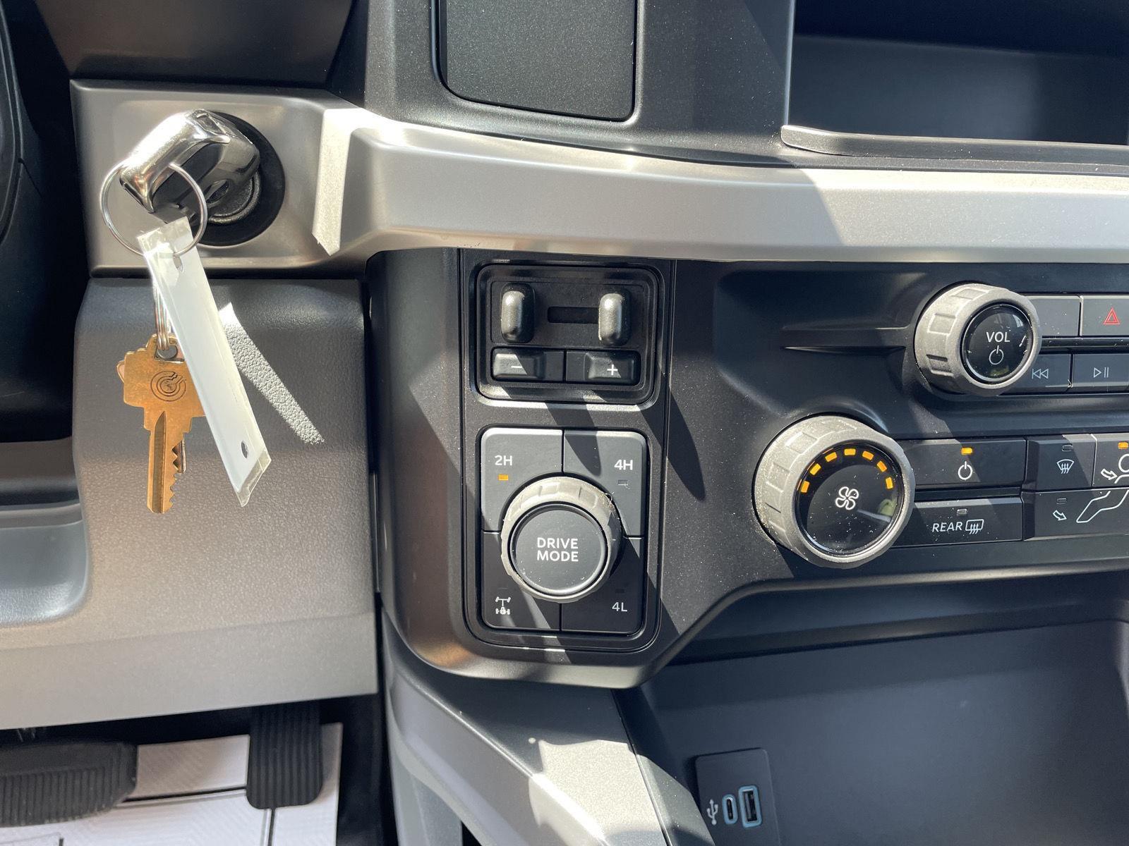 Vehicle photo 27