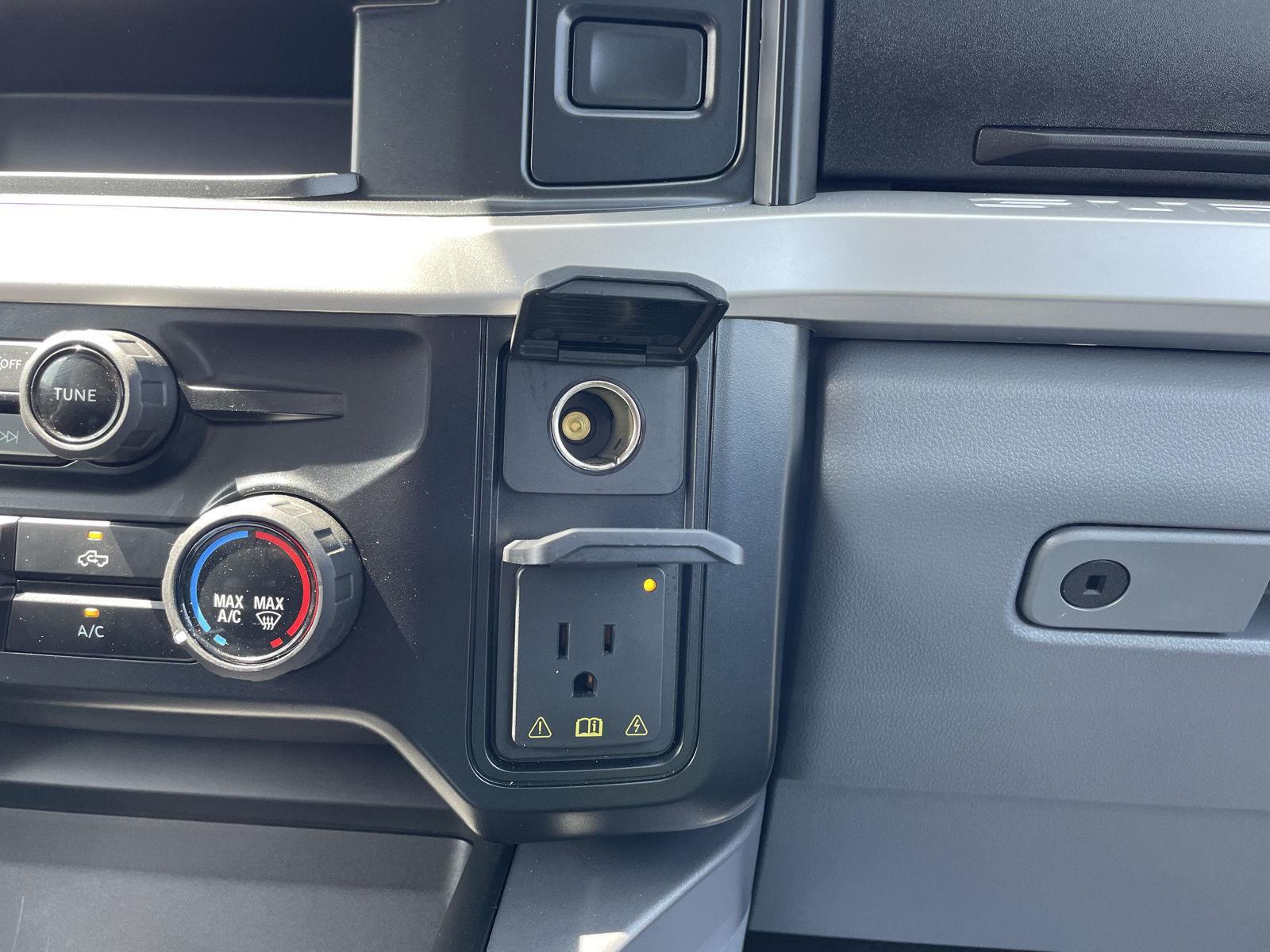 Vehicle photo 28