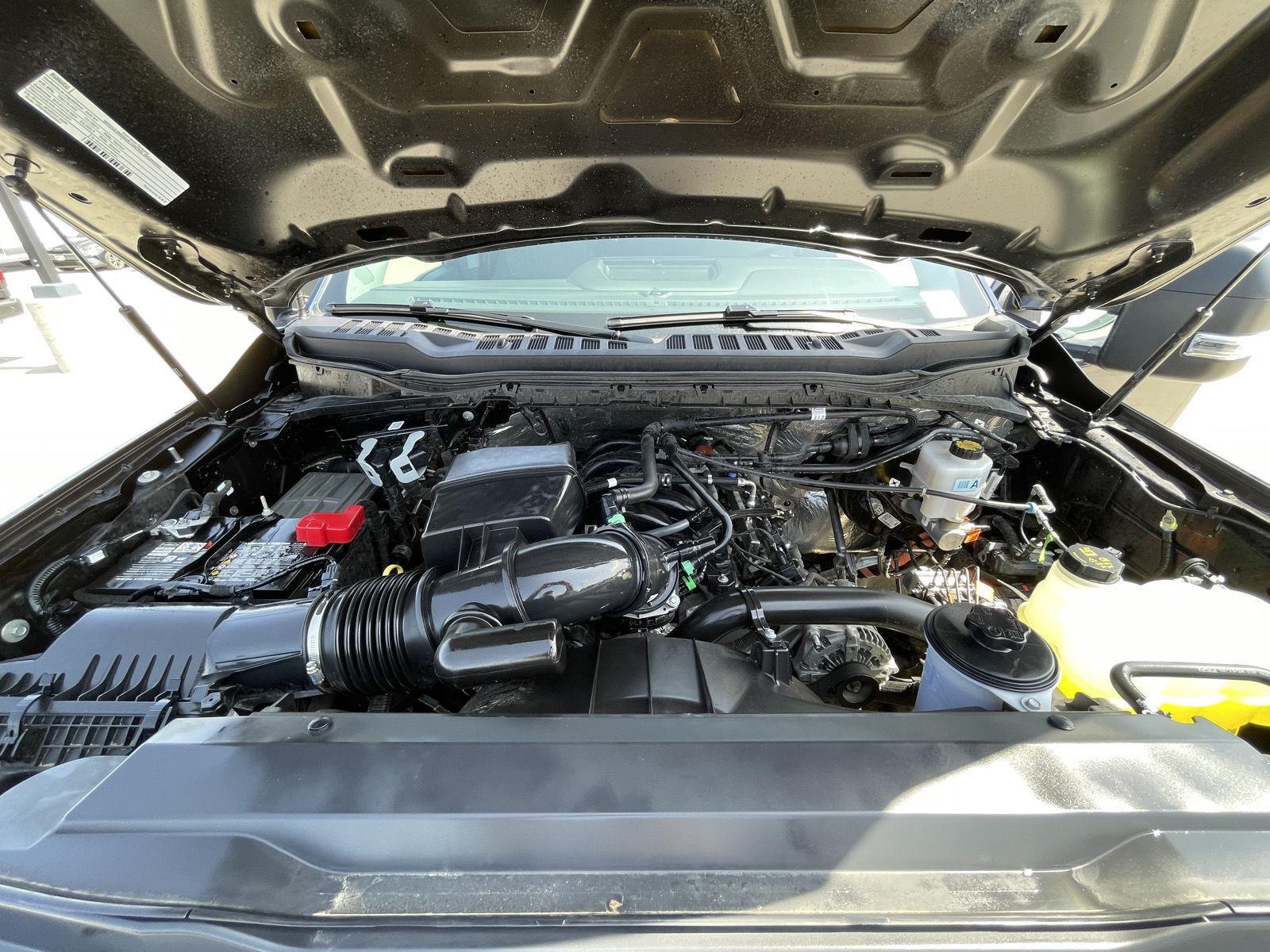 Vehicle photo 34