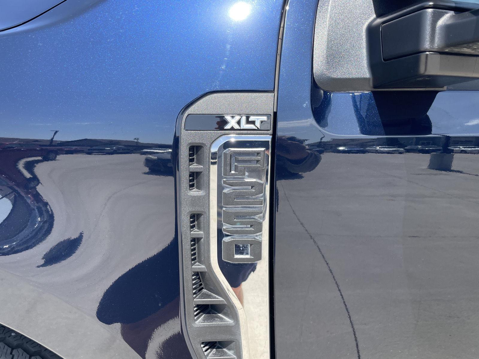 Vehicle photo 36