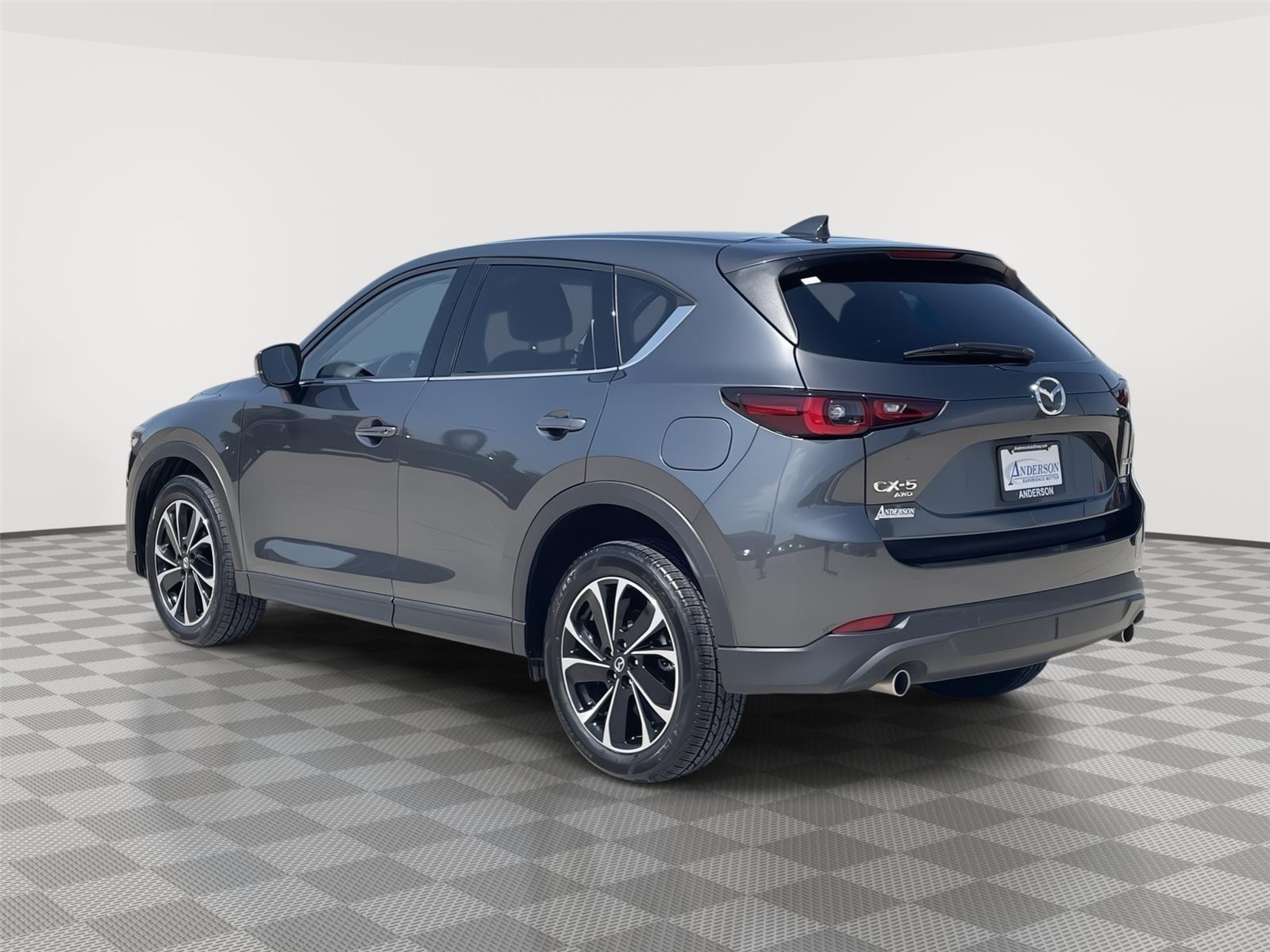 Vehicle photo 9