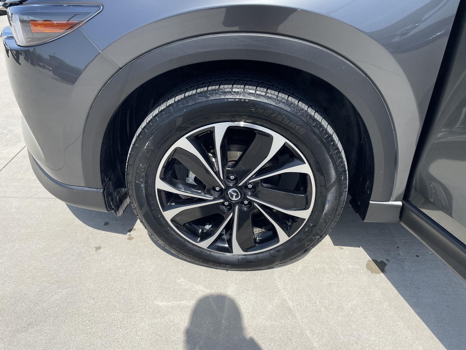Vehicle photo 10