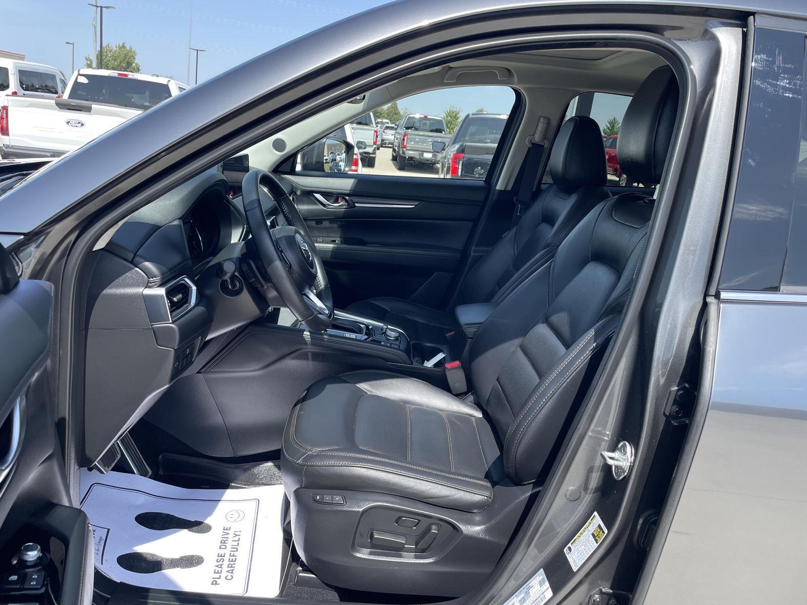 Vehicle photo 17
