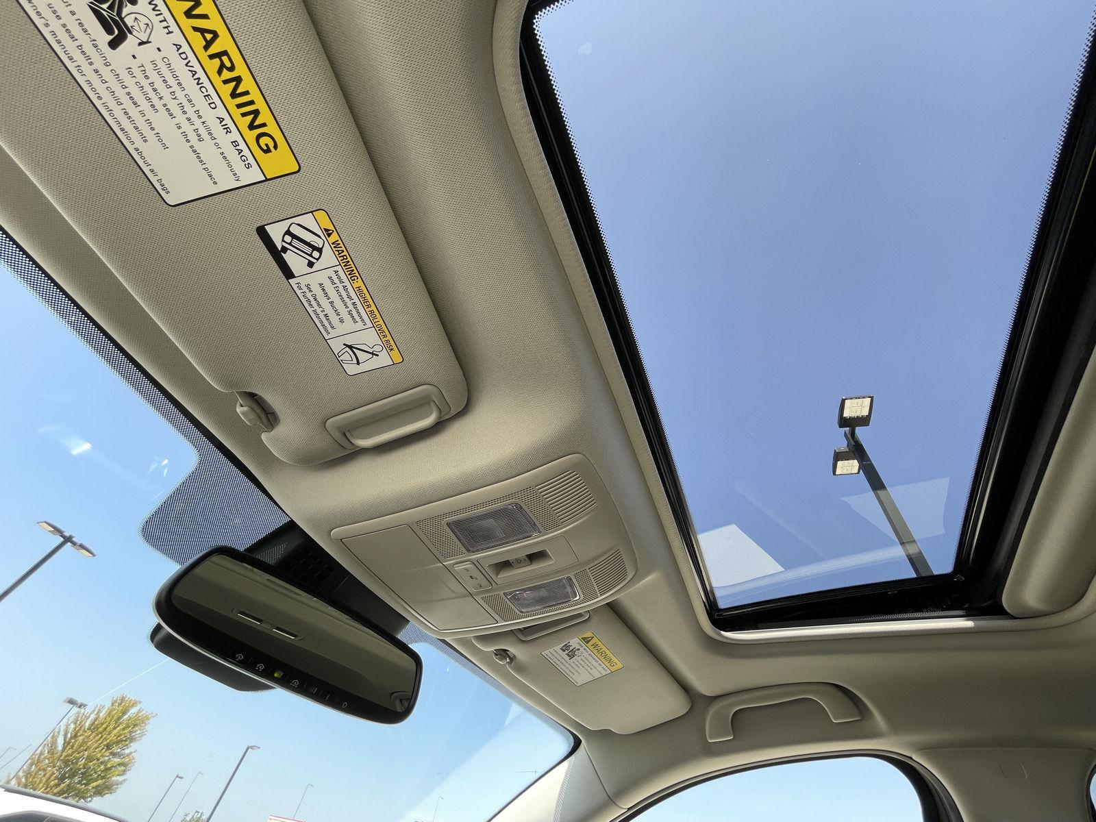 Vehicle photo 21