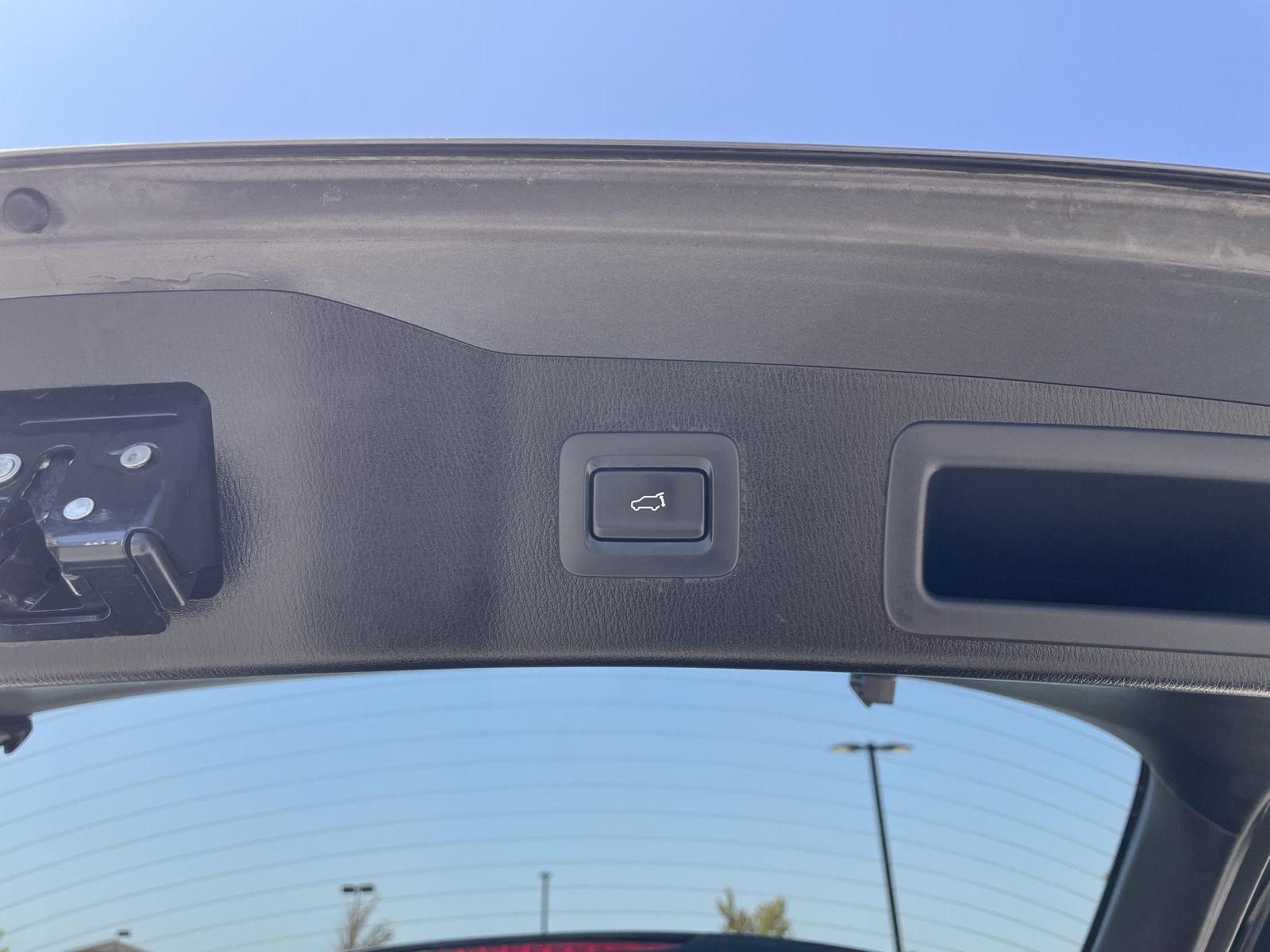 Vehicle photo 34