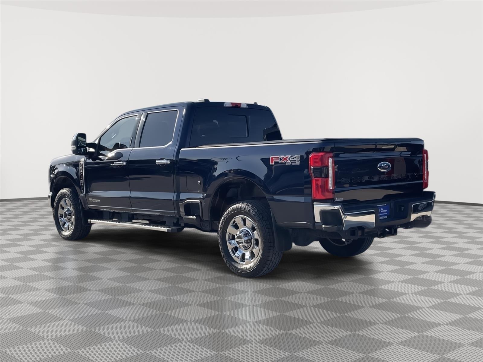 Vehicle photo 9