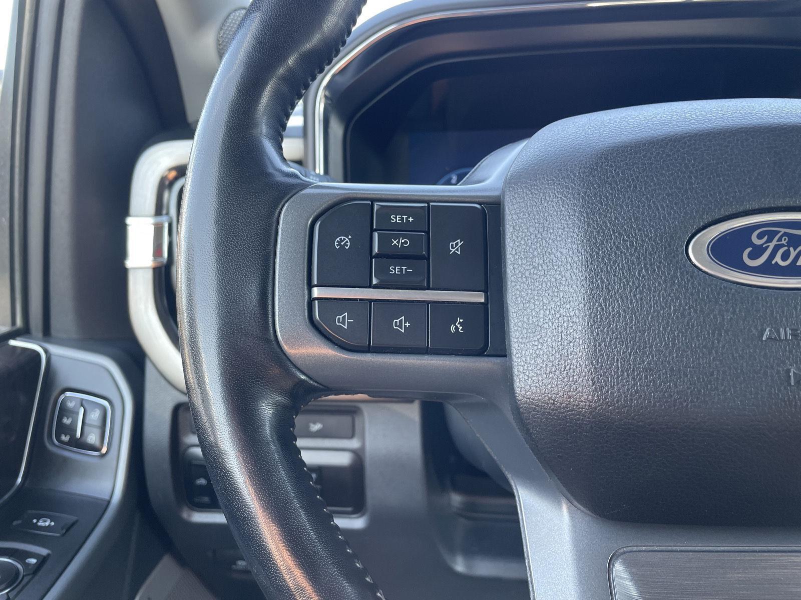 Vehicle photo 13