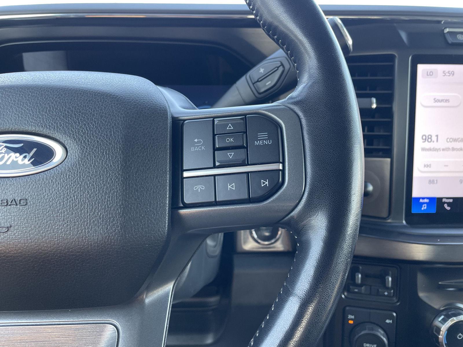 Vehicle photo 14