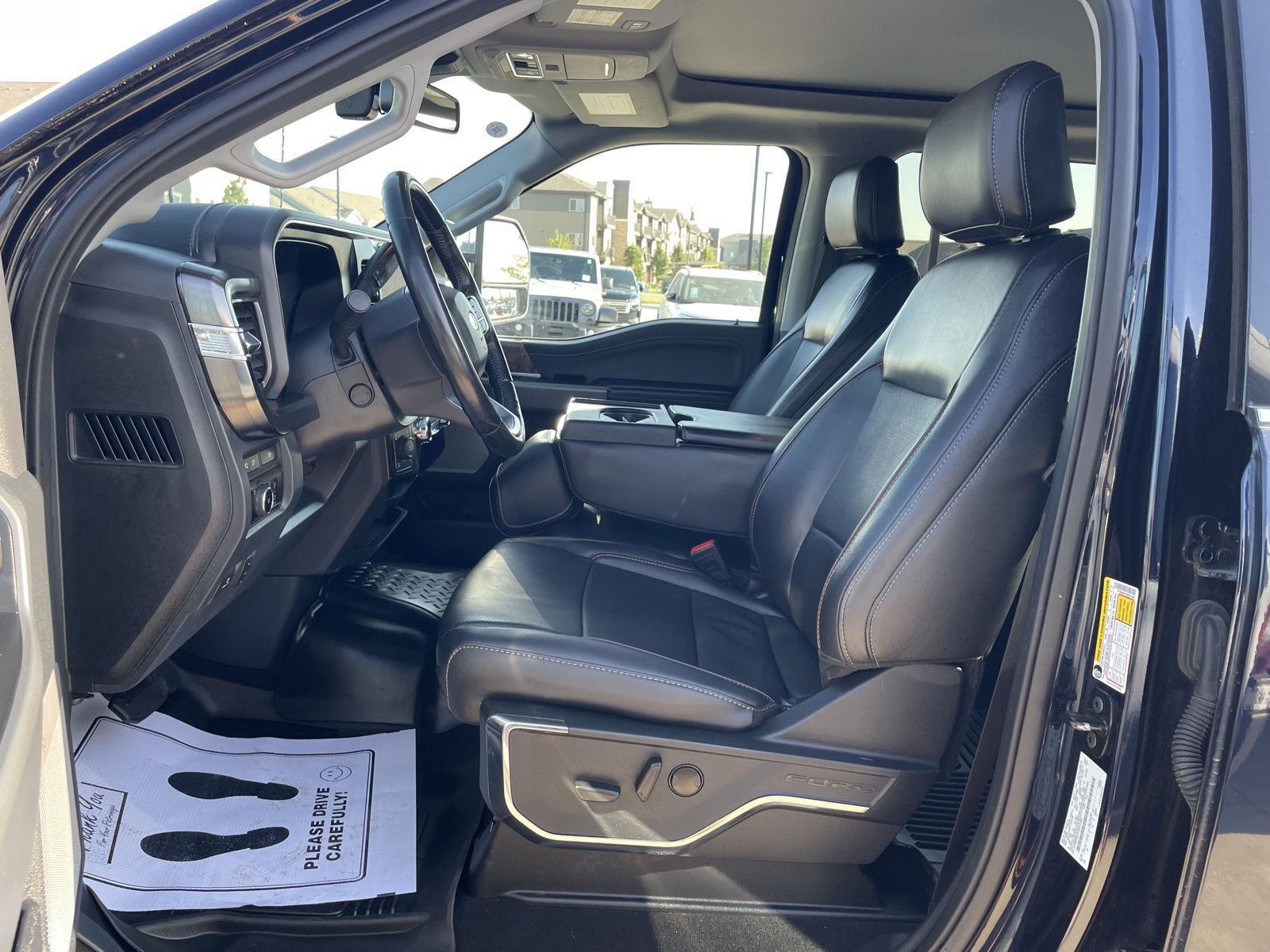 Vehicle photo 17