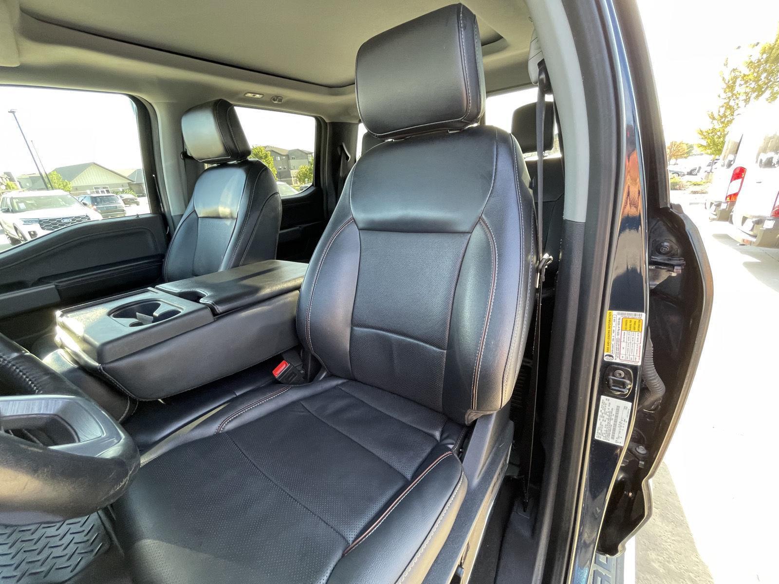Vehicle photo 18