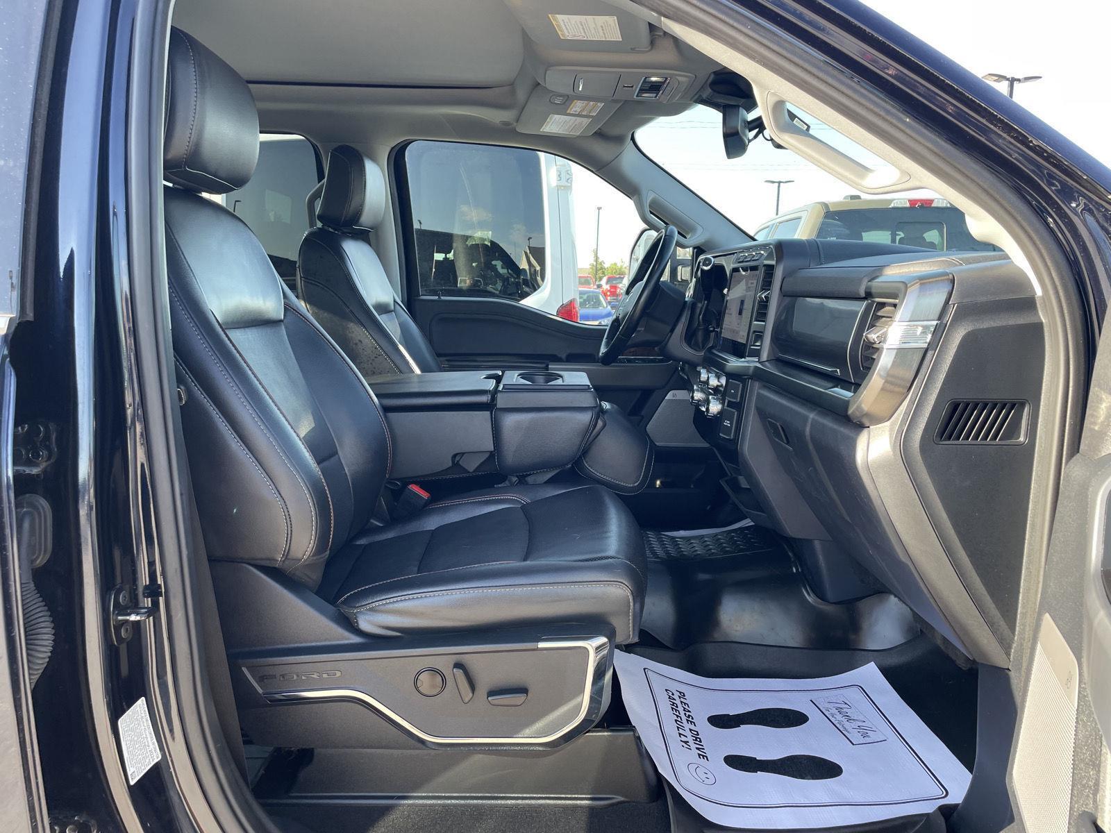 Vehicle photo 19