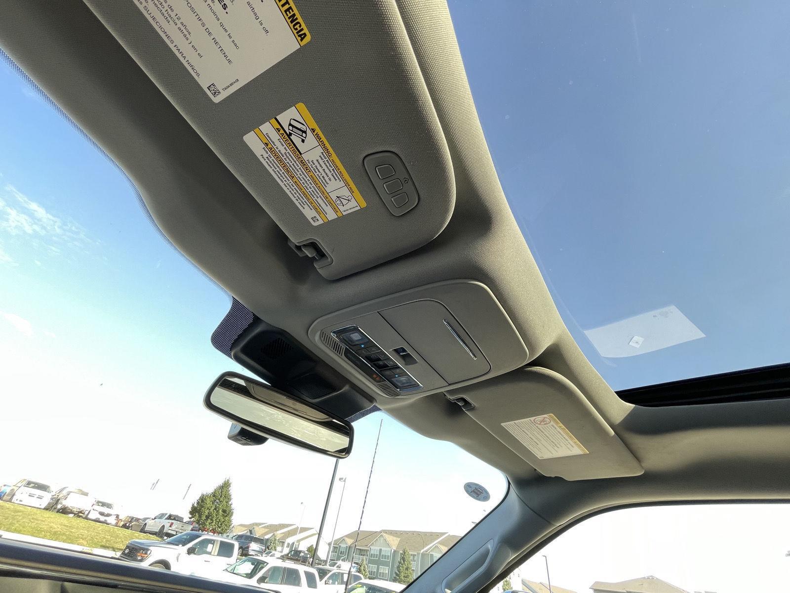 Vehicle photo 21