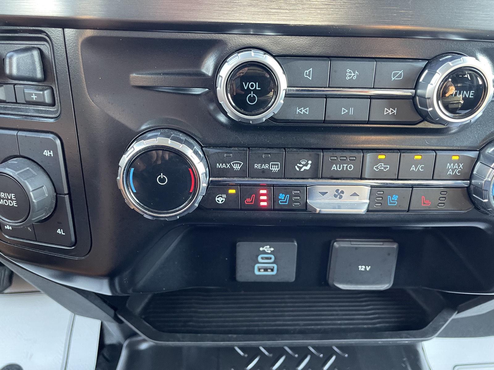 Vehicle photo 28