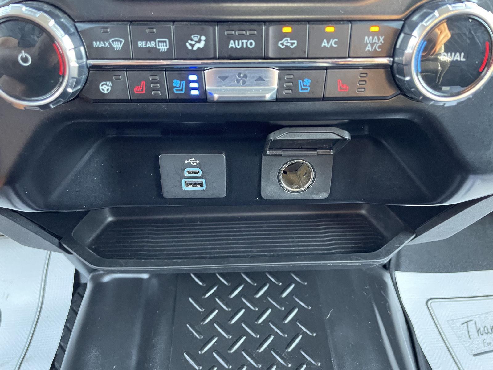 Vehicle photo 30