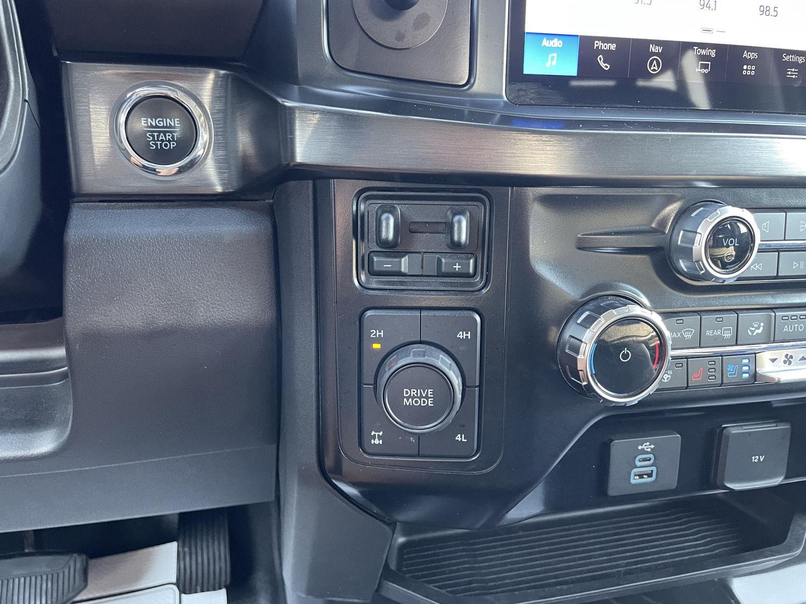 Vehicle photo 32