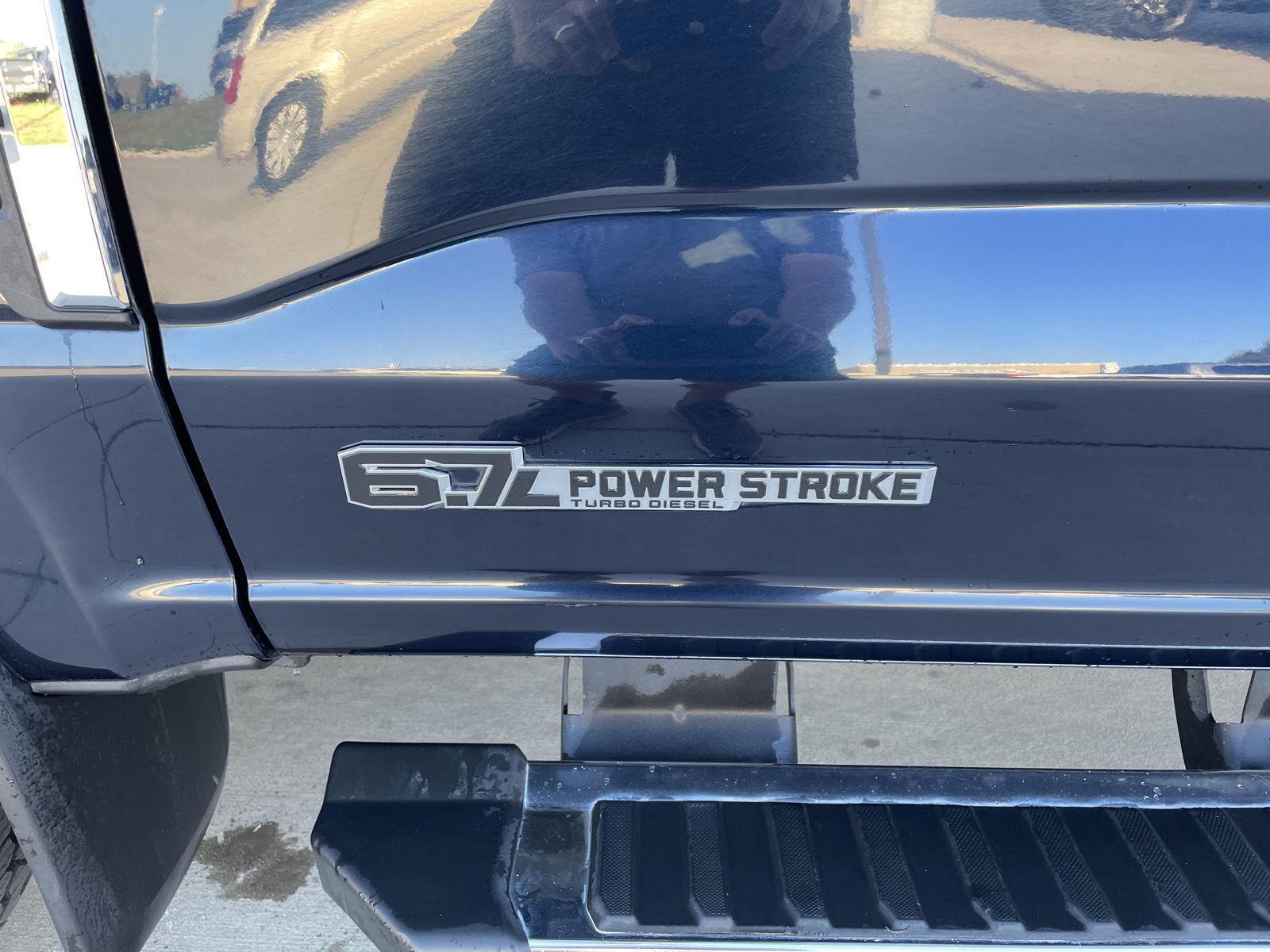 Vehicle photo 43