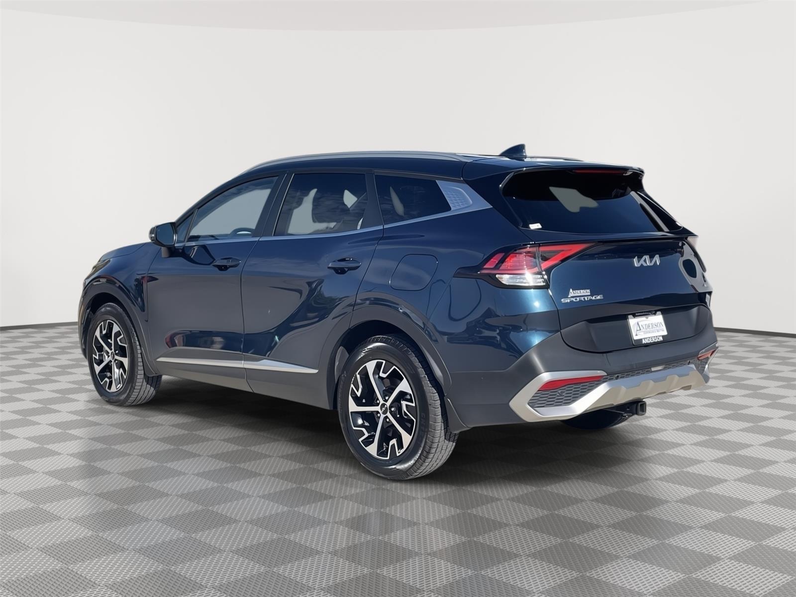 Vehicle photo 9