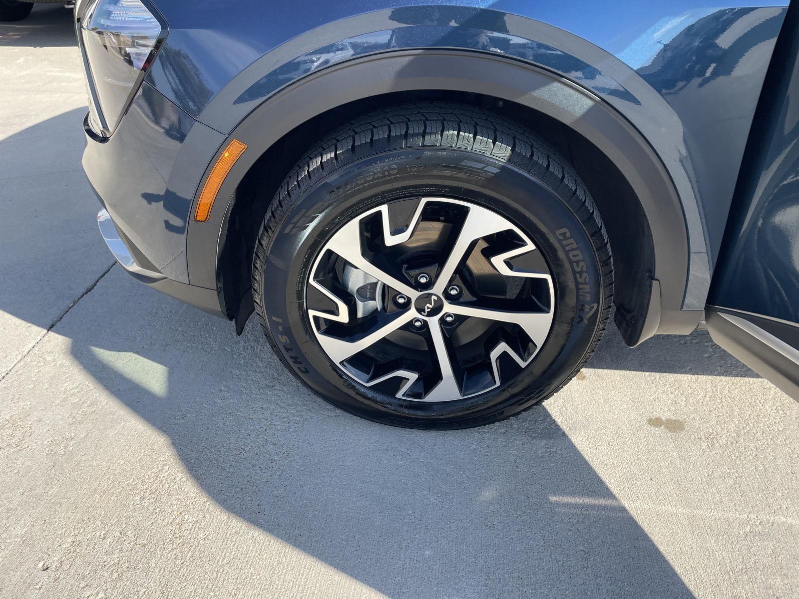 Vehicle photo 10