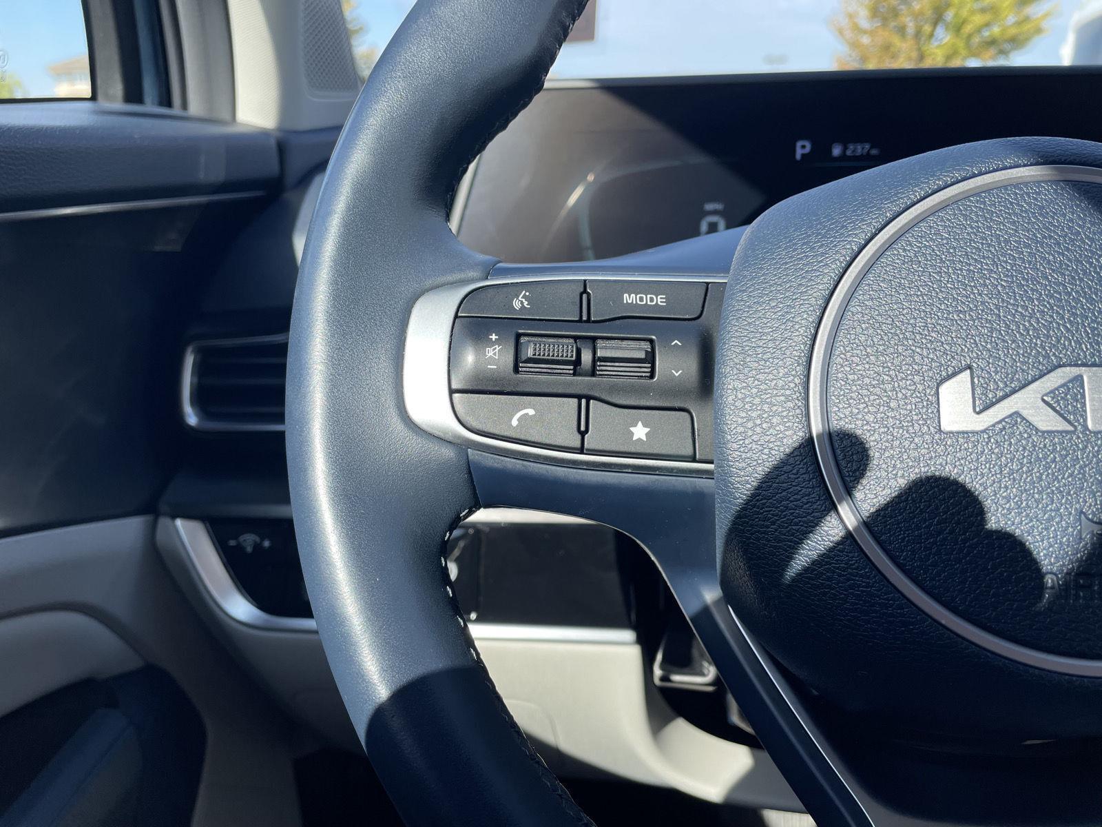 Vehicle photo 13