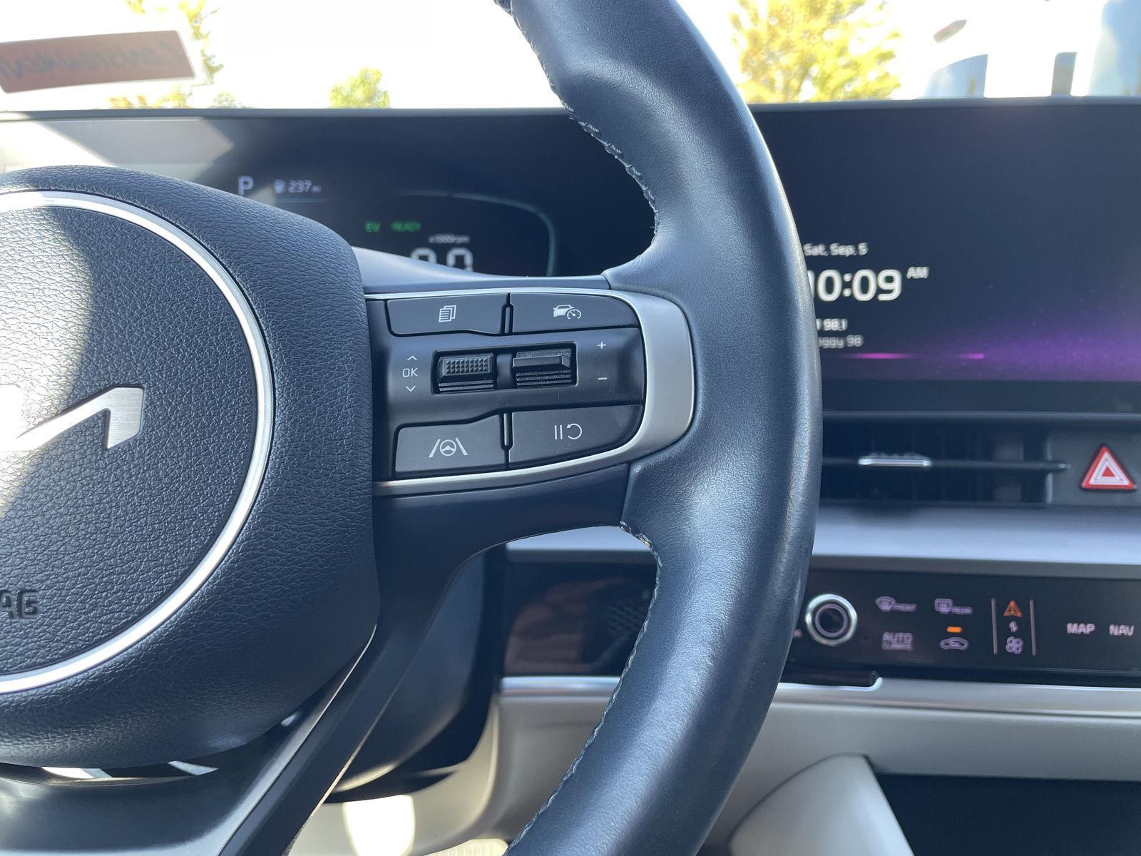 Vehicle photo 14