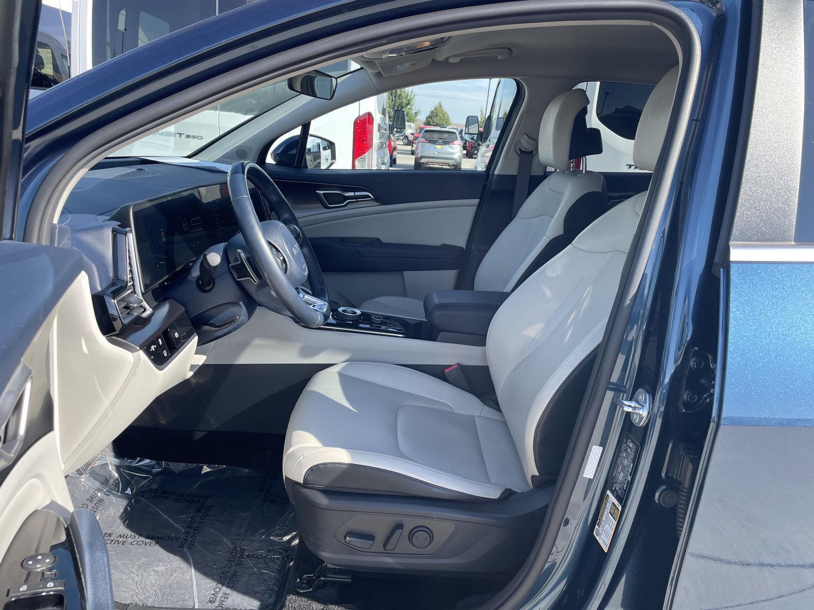 Vehicle photo 17