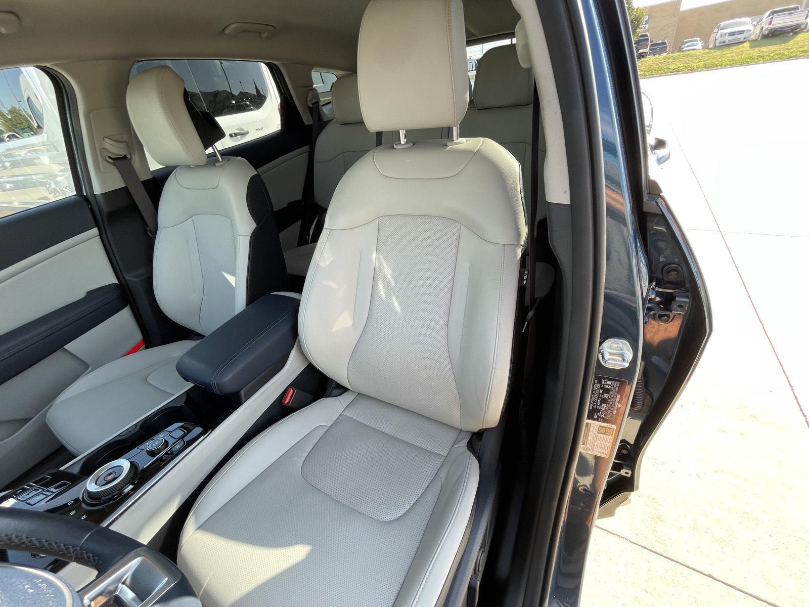 Vehicle photo 18