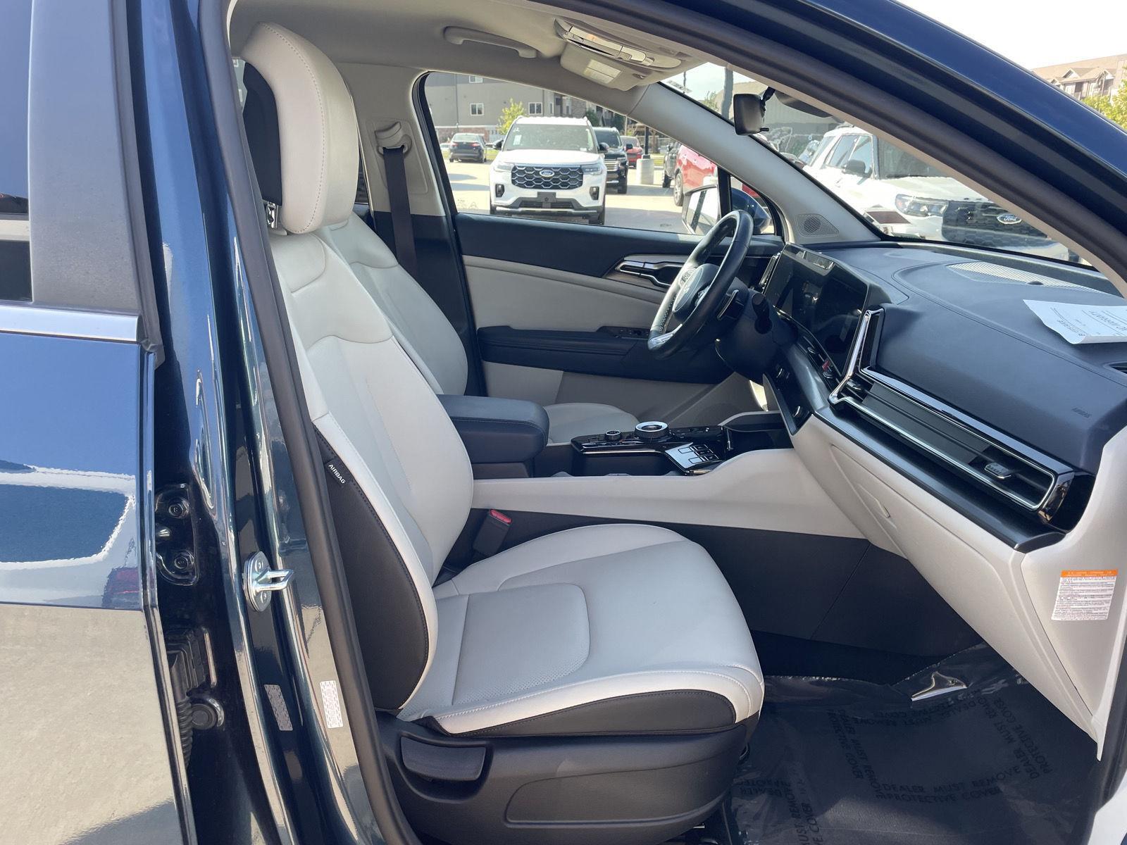 Vehicle photo 19