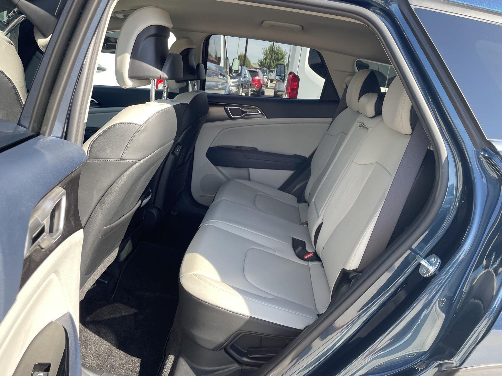 Vehicle photo 20