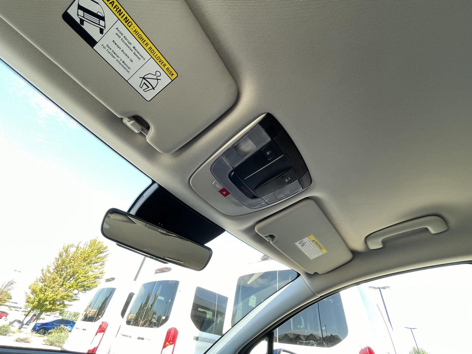 Vehicle photo 21