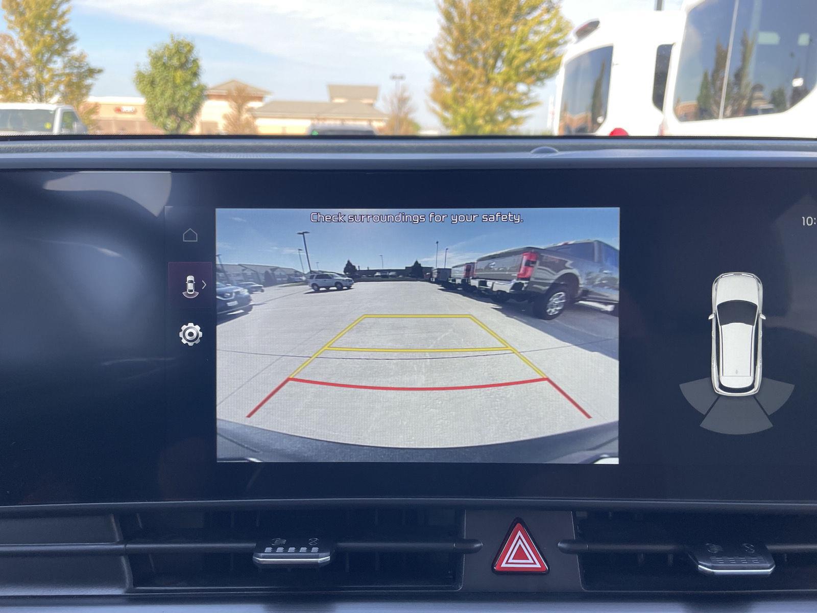 Vehicle photo 23