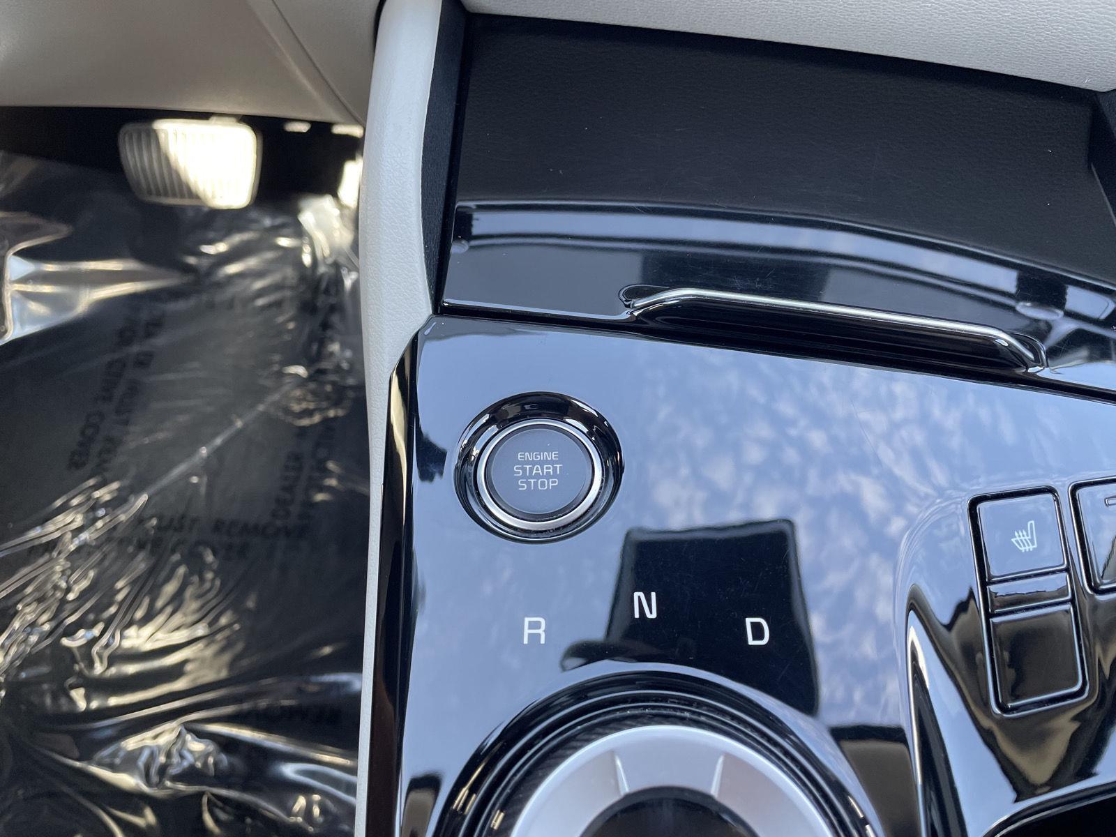 Vehicle photo 25