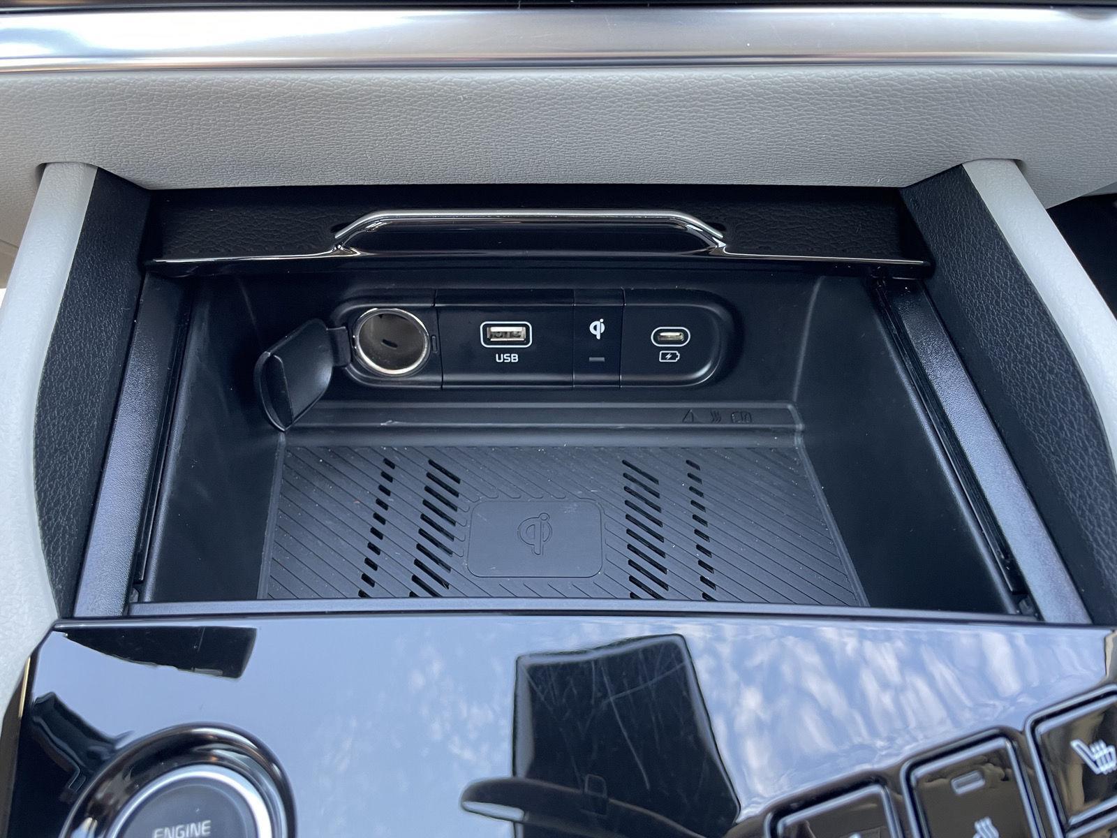 Vehicle photo 28