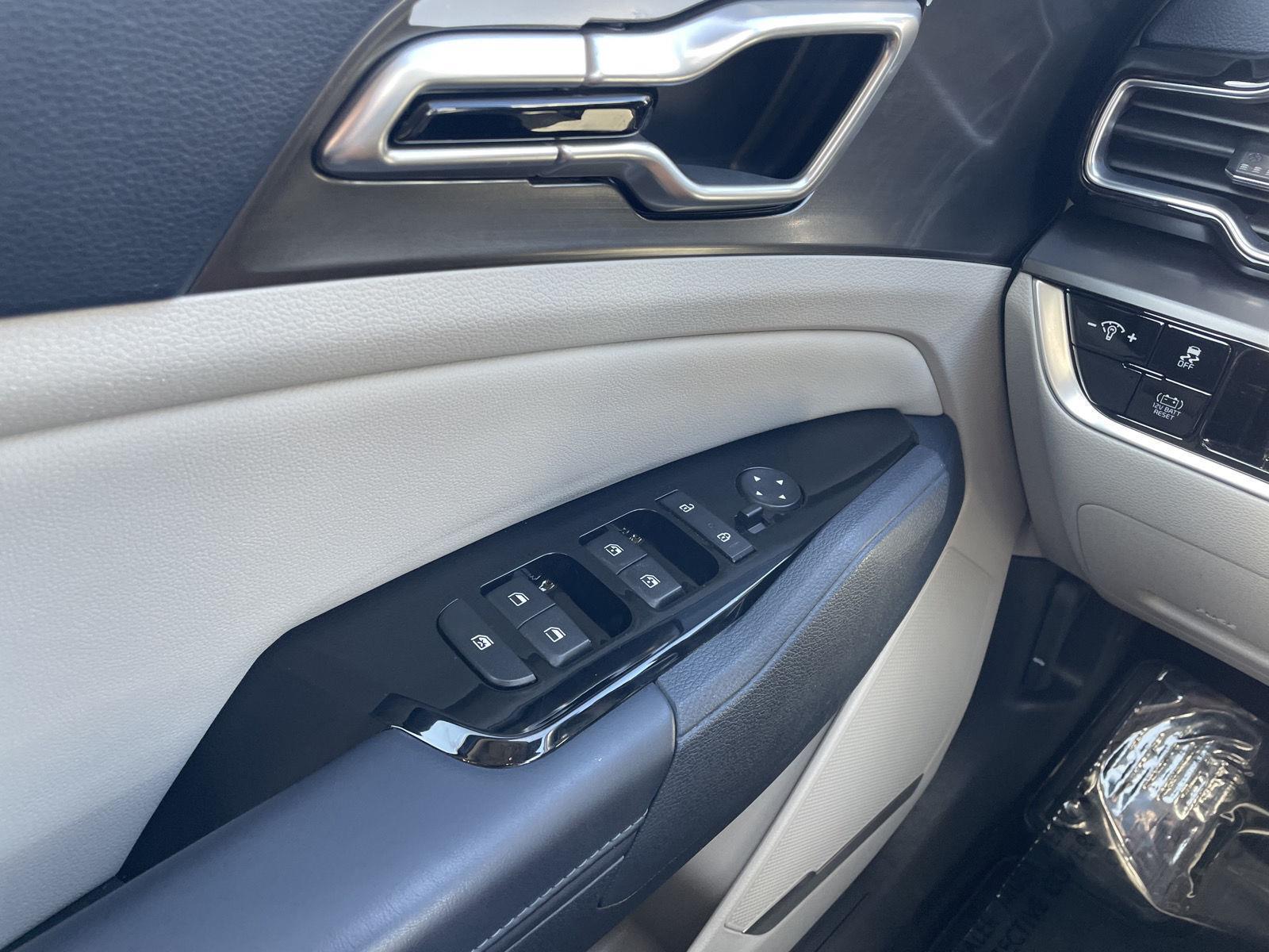 Vehicle photo 29