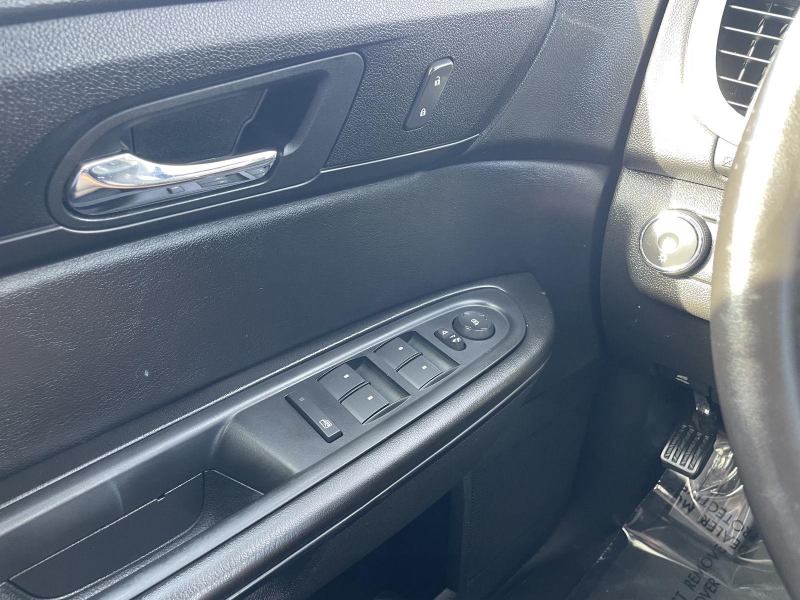 Vehicle photo 28