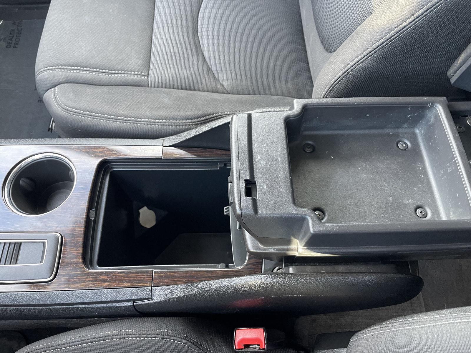 Vehicle photo 30