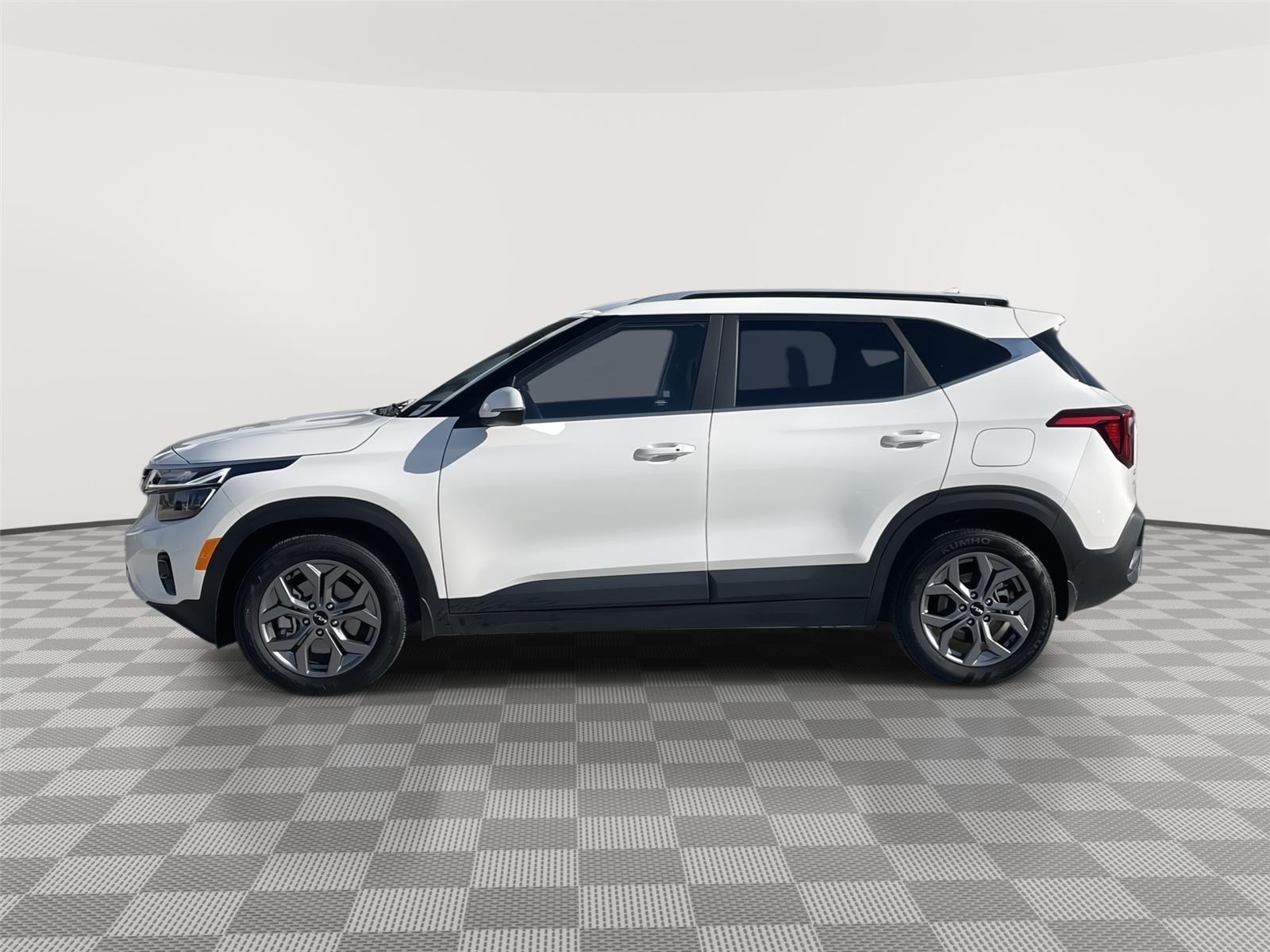 Vehicle photo 2