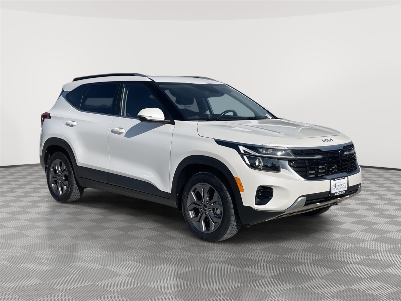 Vehicle photo 5