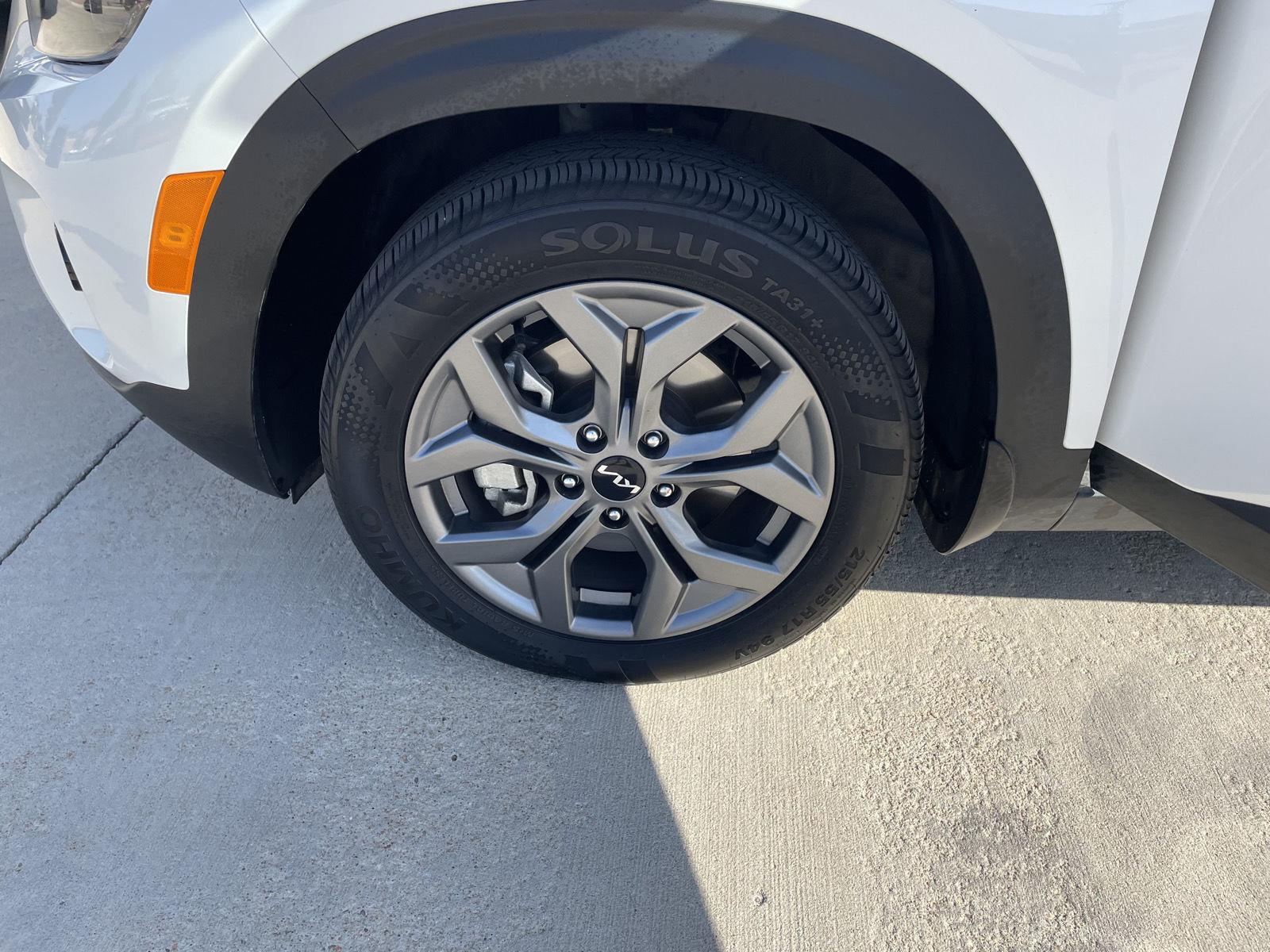Vehicle photo 10