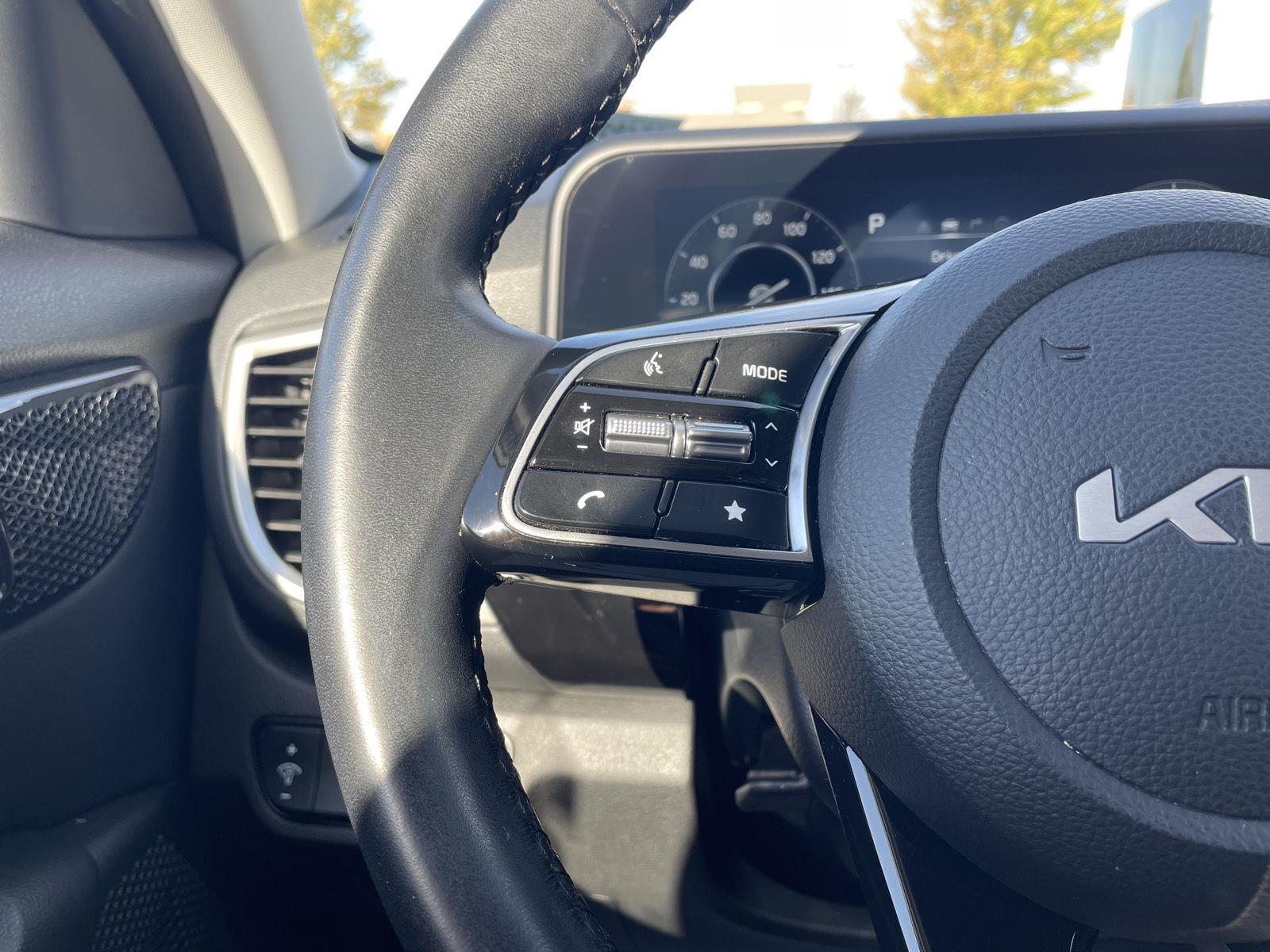 Vehicle photo 13
