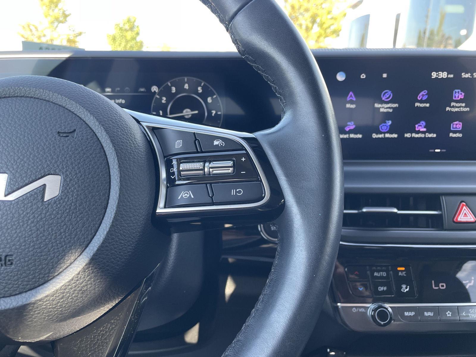 Vehicle photo 14