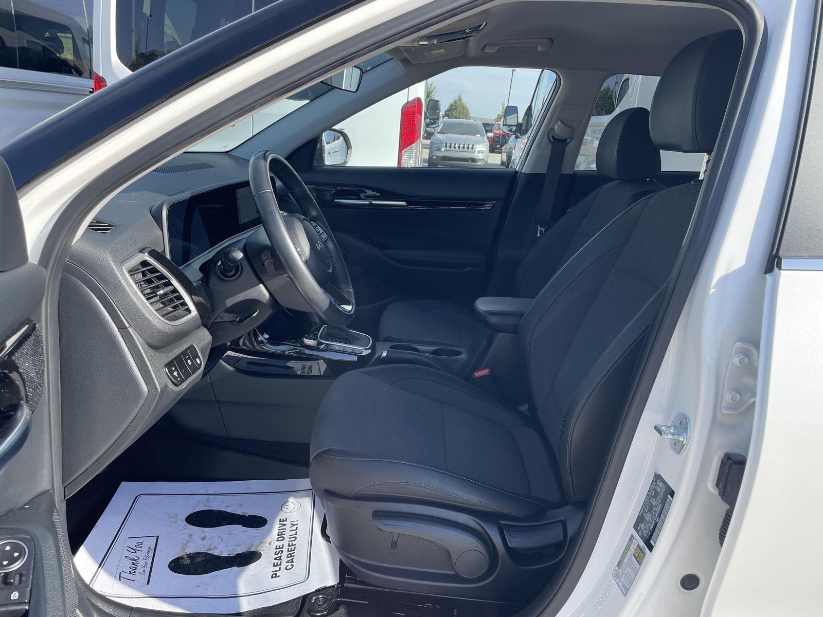 Vehicle photo 17